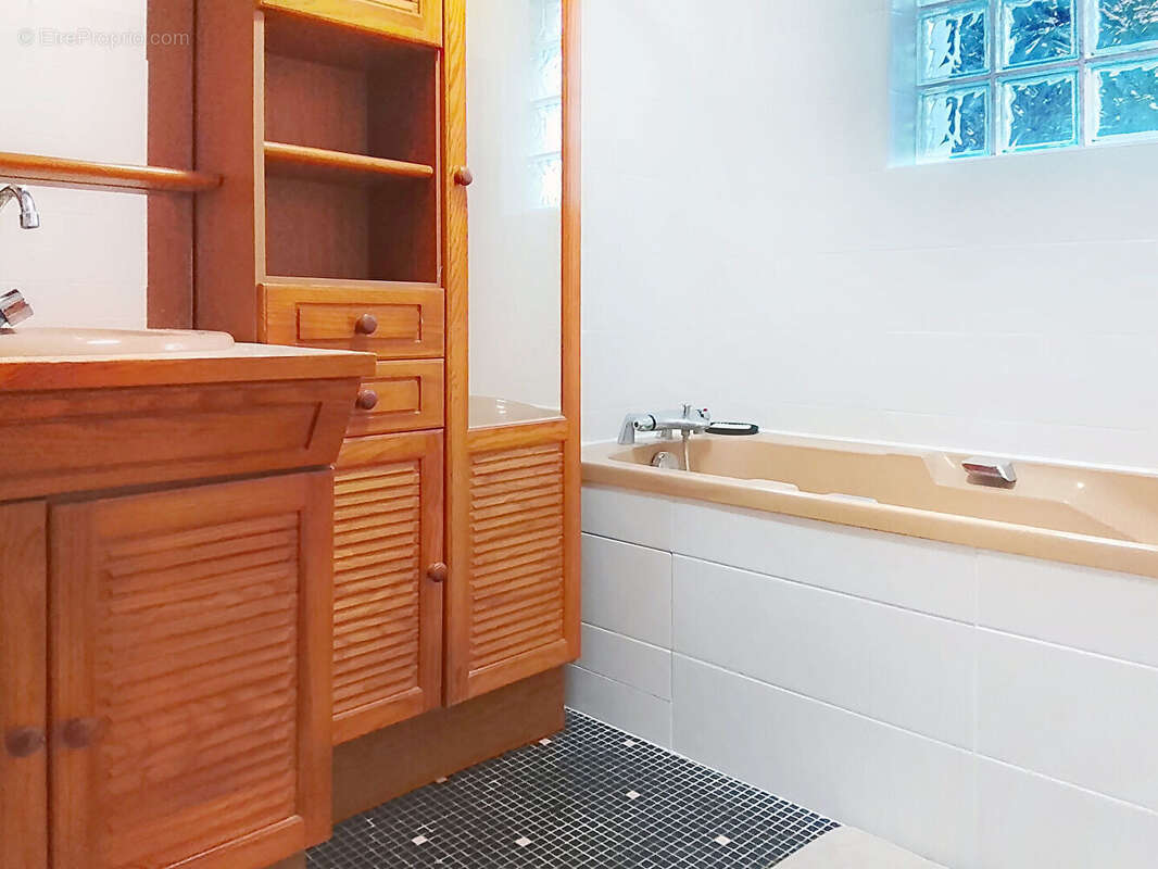 Maison à LIGNEROLLES