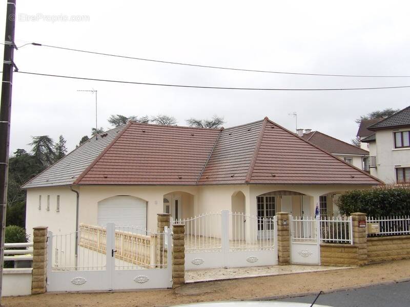 Maison à NERIS-LES-BAINS
