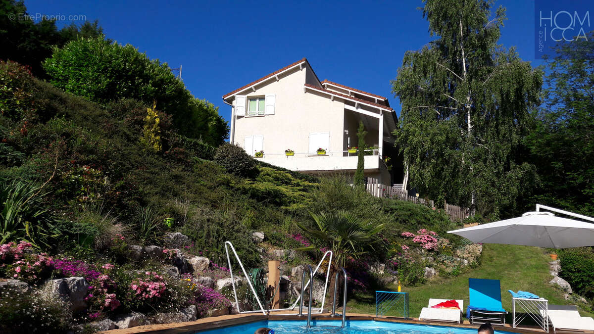 Maison à COURZIEU