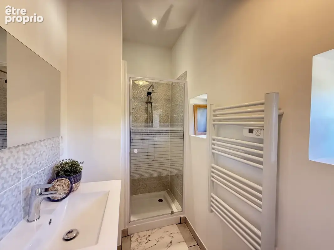 Belle longère de caractère rénovée   3 chambres, dépendances & potentiel - photo 23
