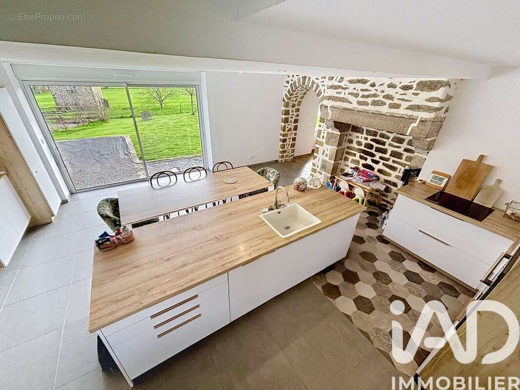 Maison 164 m² à Sainte-Gemmes-Le-Robert  - photo 4