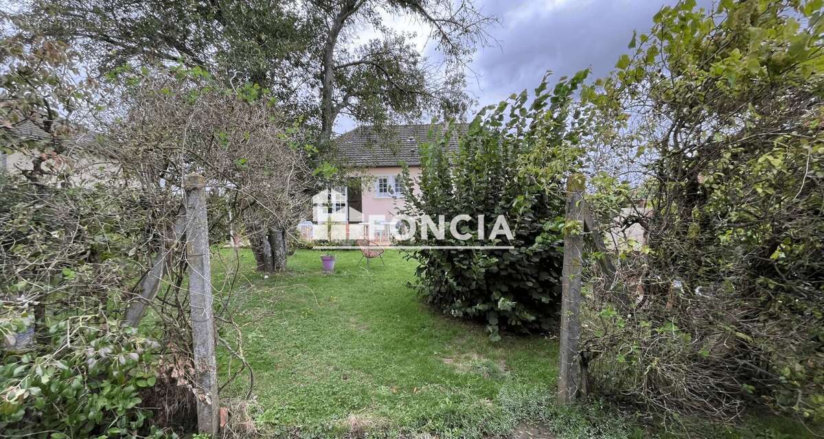 Maison à SAINT-CALAIS