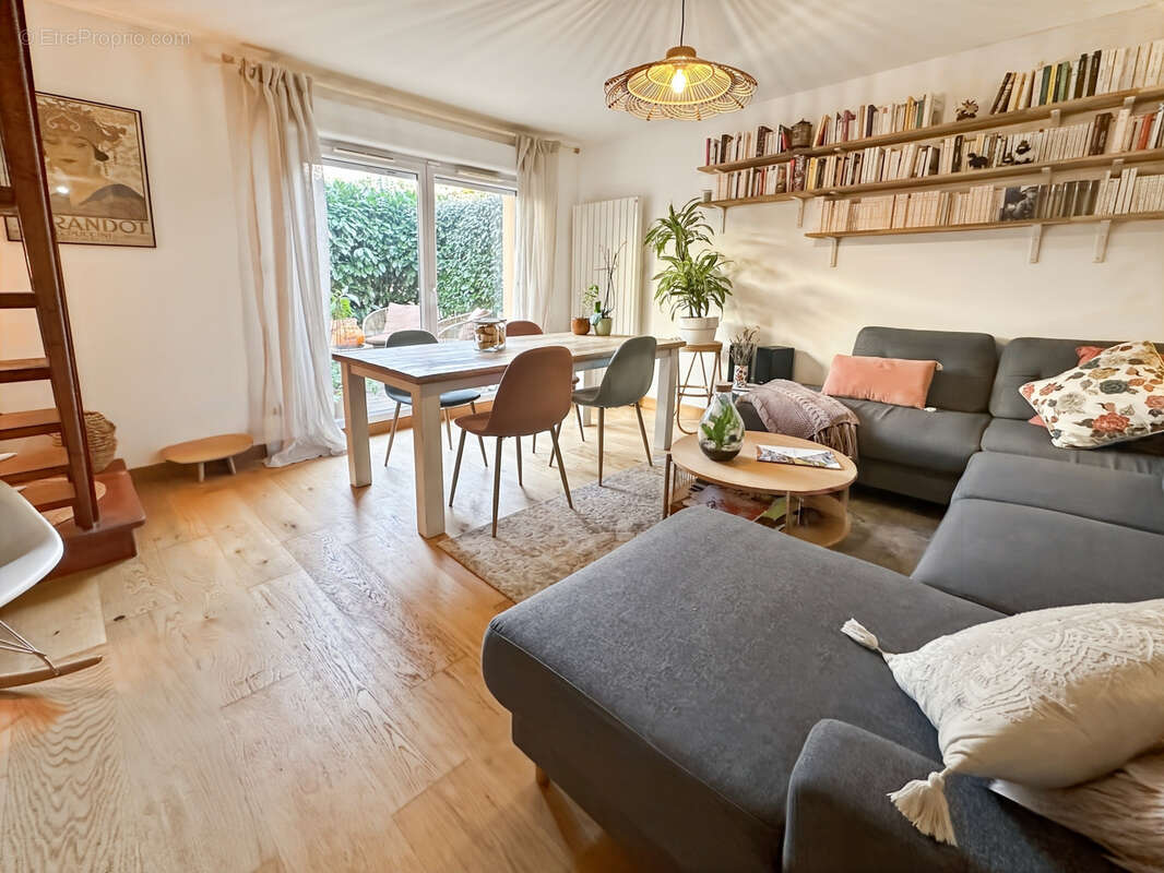 Maison à PREVESSIN-MOENS