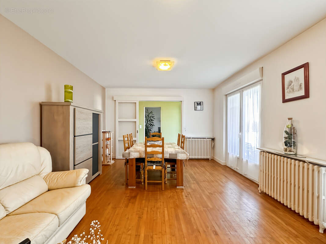 Maison à BARBEZIEUX-SAINT-HILAIRE