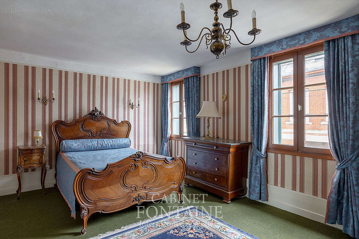 Maison à CREVECOEUR-LE-GRAND