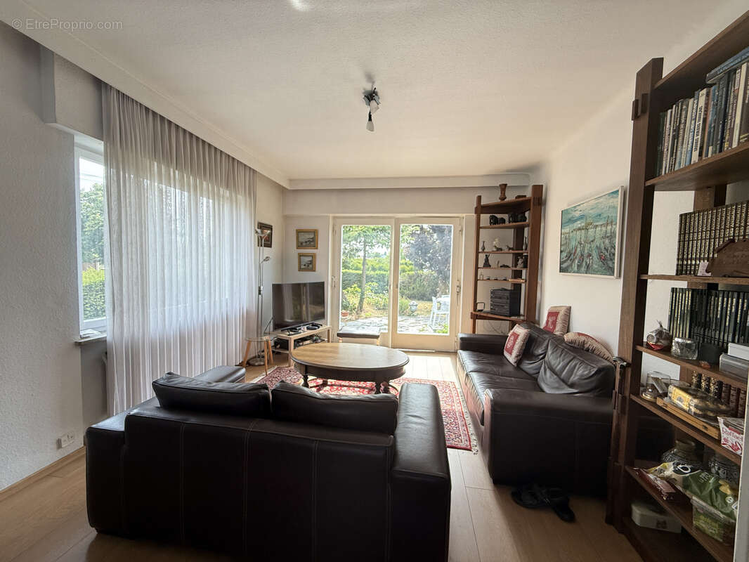 Maison plain-pied de 110 m2 avec un terrain arboré de 7,28 ares - photo 4