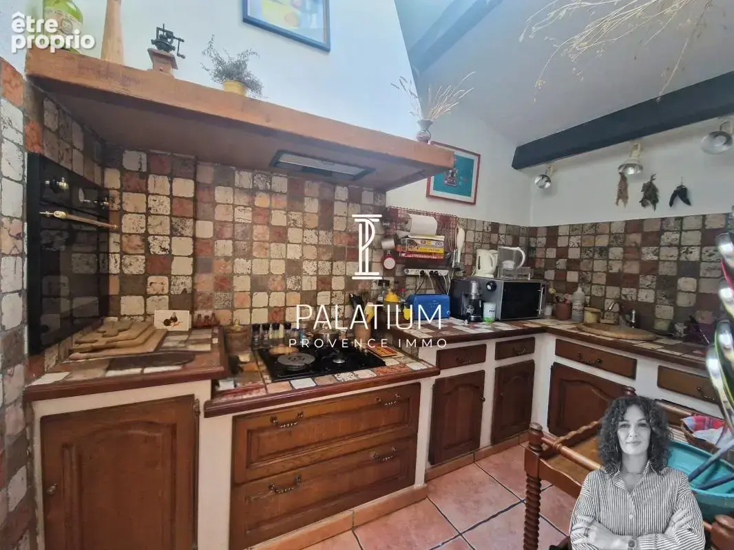 Maison de ville du XIXᵉ siècle avec extérieur intimiste – Centre-ville - photo 5