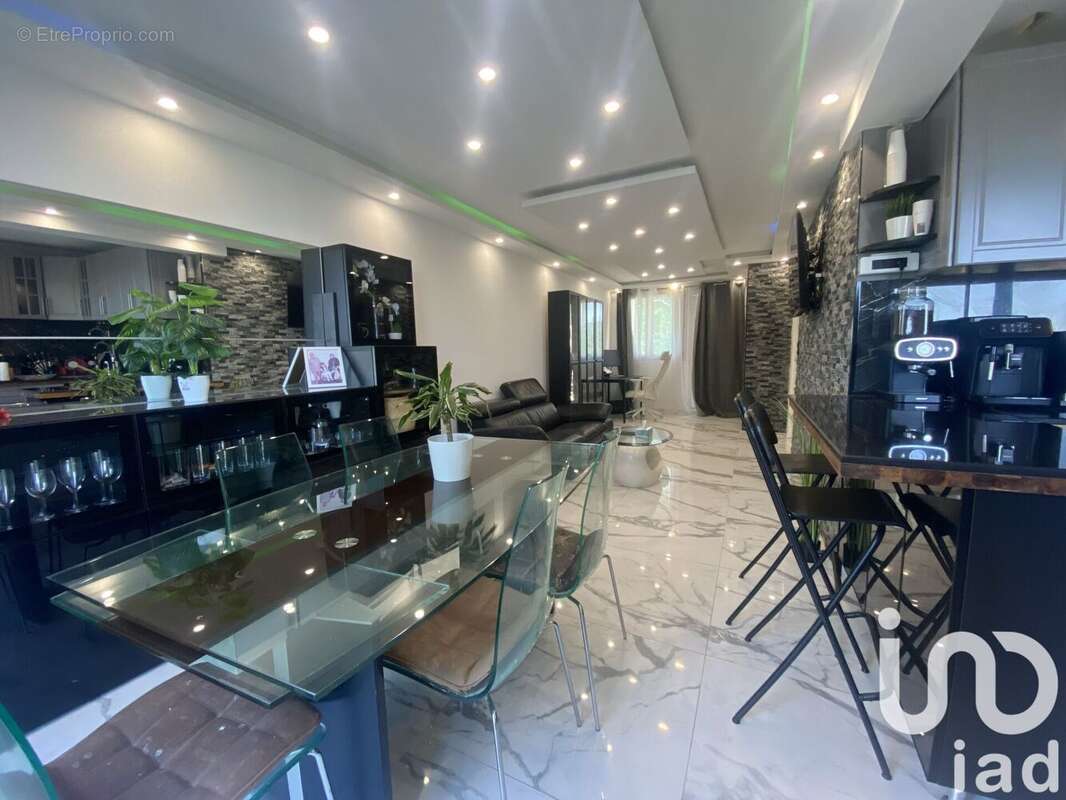 Photo 8 - Appartement à SAINT-CYR-L'ECOLE