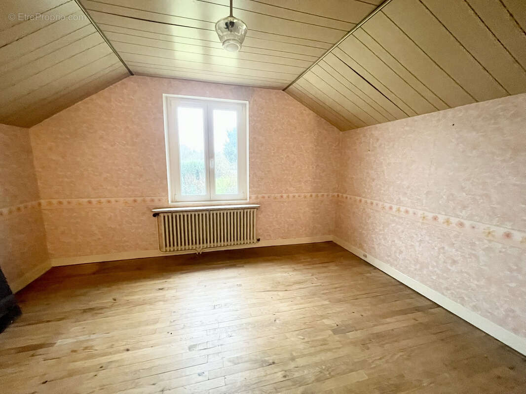 Maison à AUDUN-LE-ROMAN