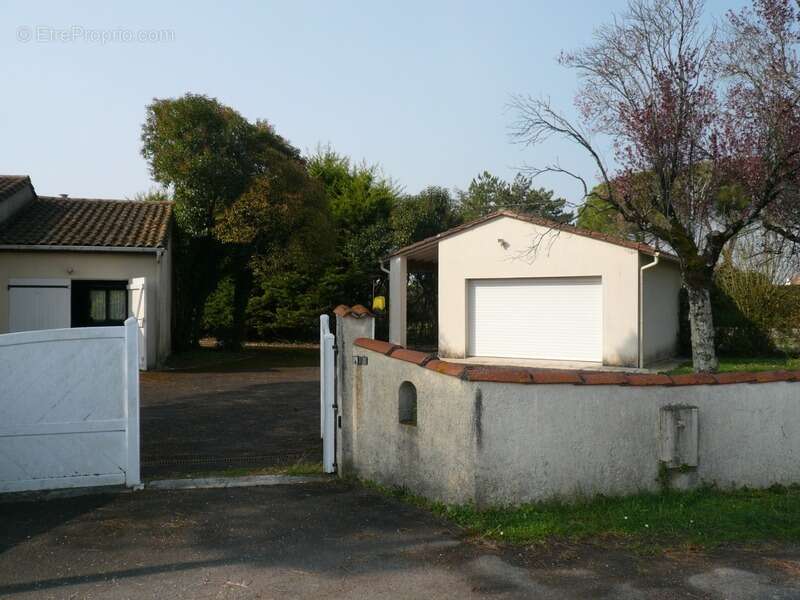 Maison à GENSAC-LA-PALLUE