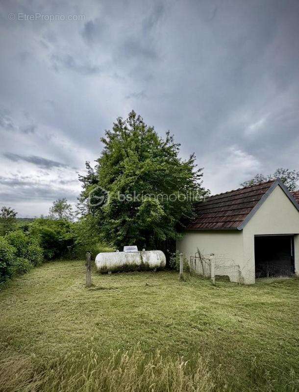 Maison de village avec jardin et garage : un fort potentiel à petit prix - photo 2
