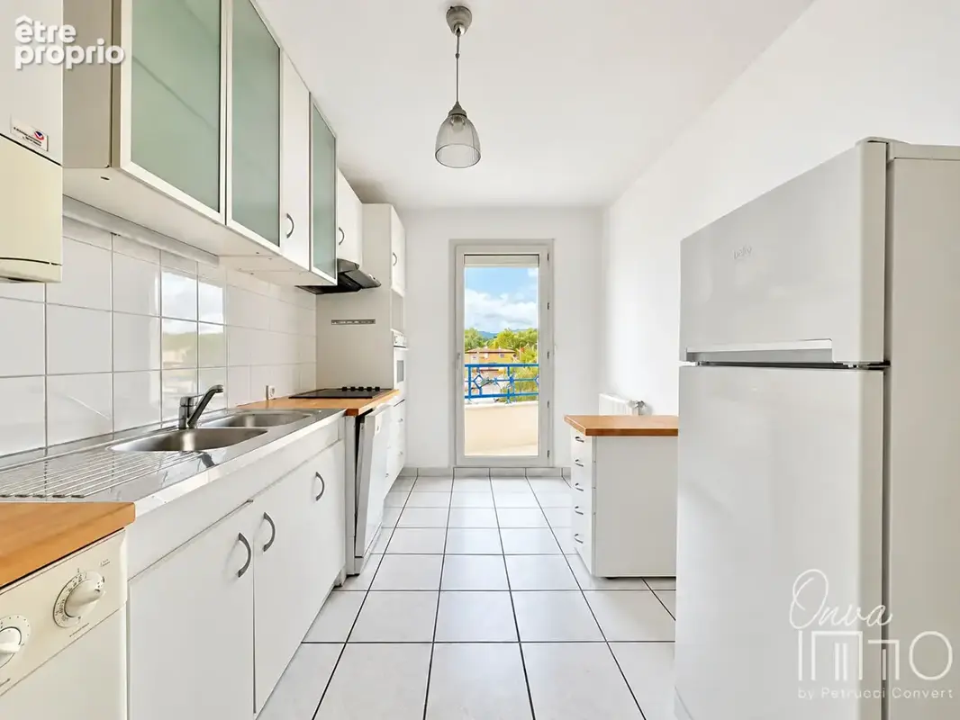 Neuville Centre - Lumineux T2 de 53m² avec balcon et garage - photo 5