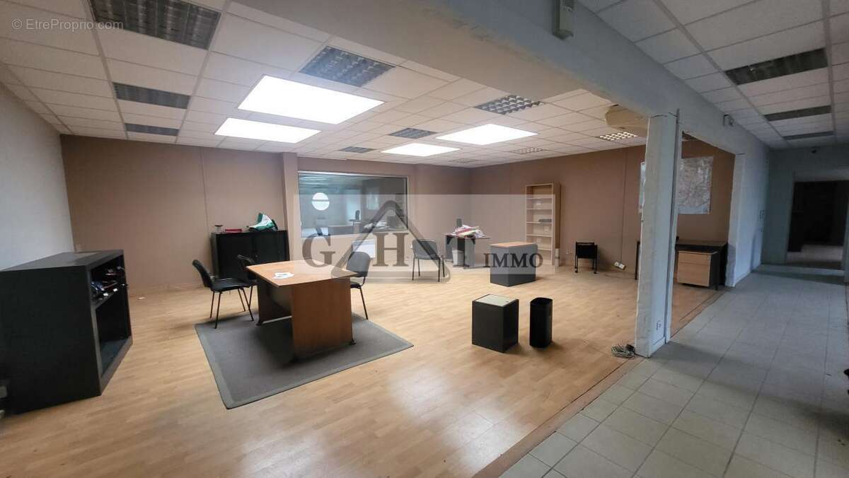 Commerce à MONTEREAU-FAULT-YONNE