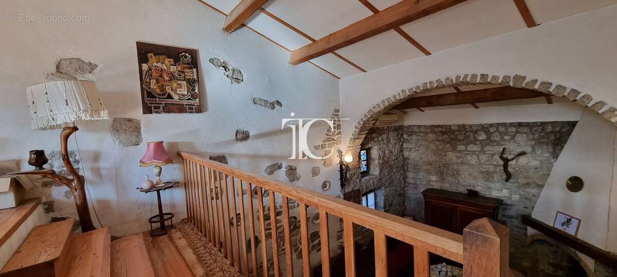 Maison ancienne avec cour intérieure, garage et caves voûtées - photo 5