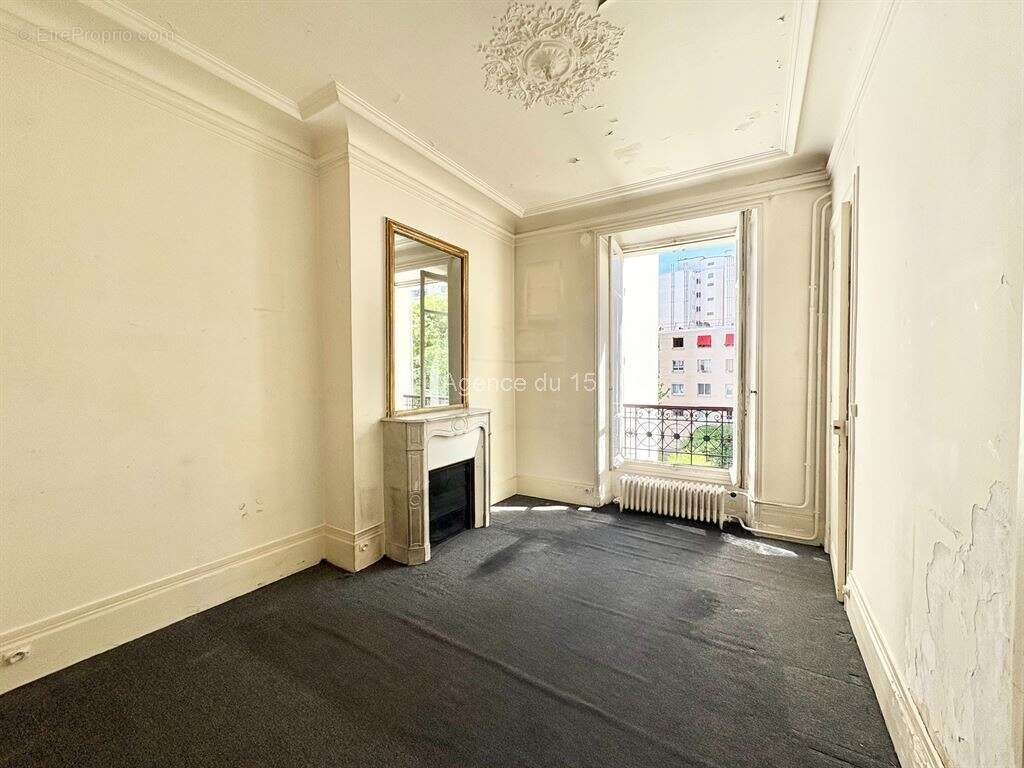 Mairie du 15ème / superbe haussmanien 4 pieces / cave / jardin commun / - photo 5