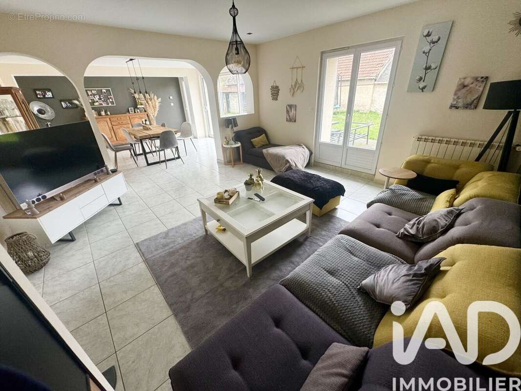 Photo 9 - Maison à LA CHAPELLE-SAINT-MESMIN