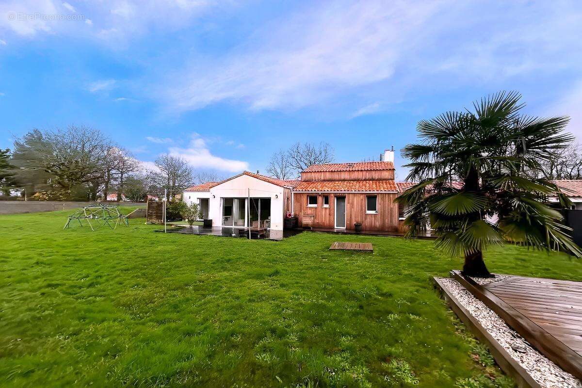 Maison à GROSBREUIL