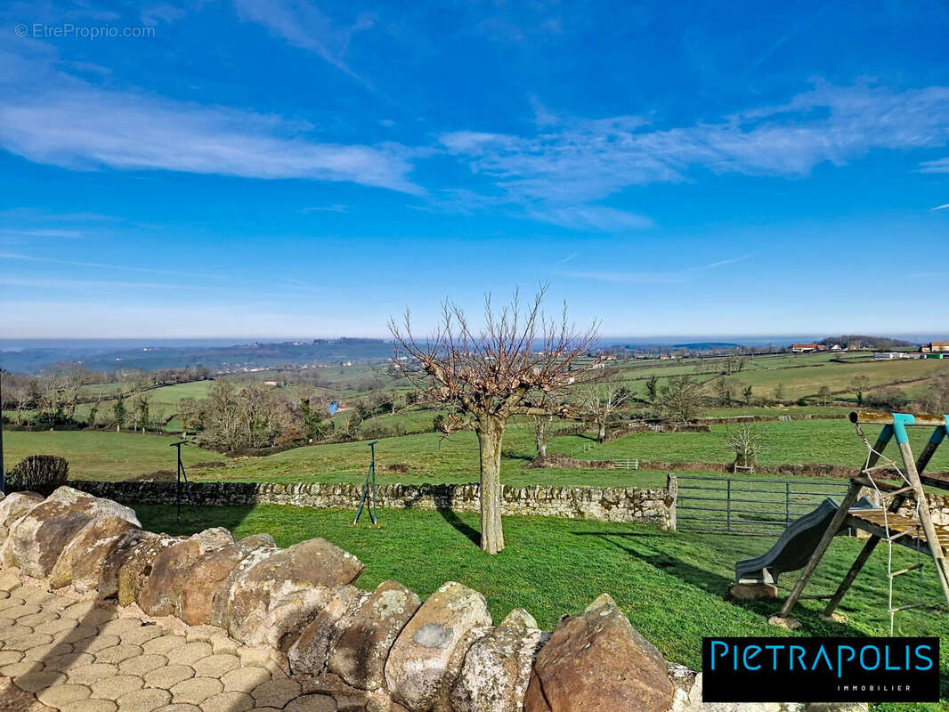 Maison à LA CLAYETTE