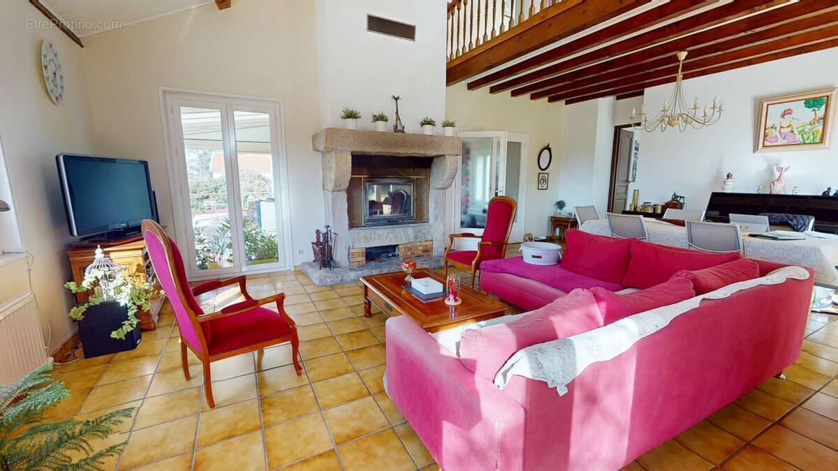 Maison à SAINT-JUST-SAINT-RAMBERT