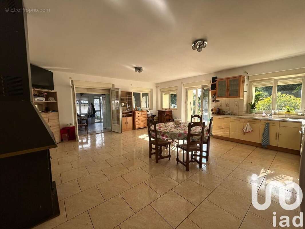 Maison 257 m² à Saint-Michel-Sur-Orge  - photo 9