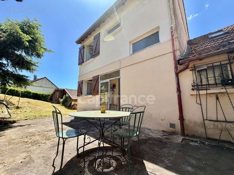 Maison à SAINT-JUST-EN-CHEVALET