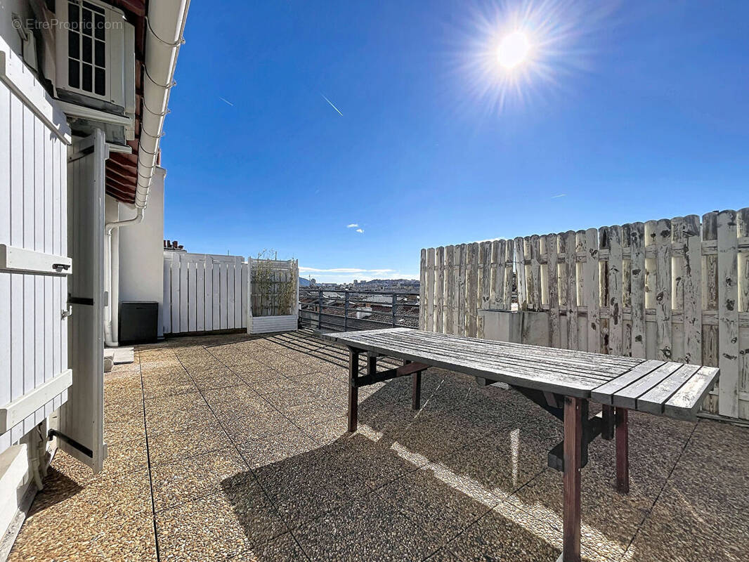 Appartement à MARSEILLE-4E