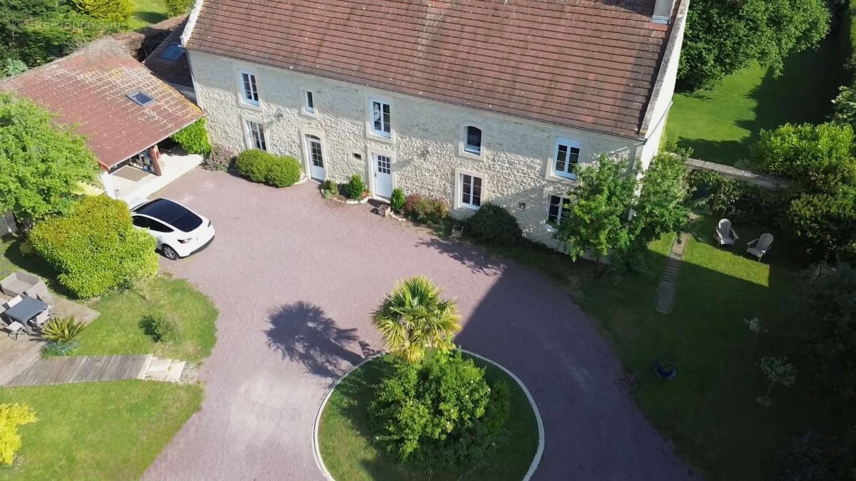 Maison Bayeux 16 pièces 370 m2 - photo 3