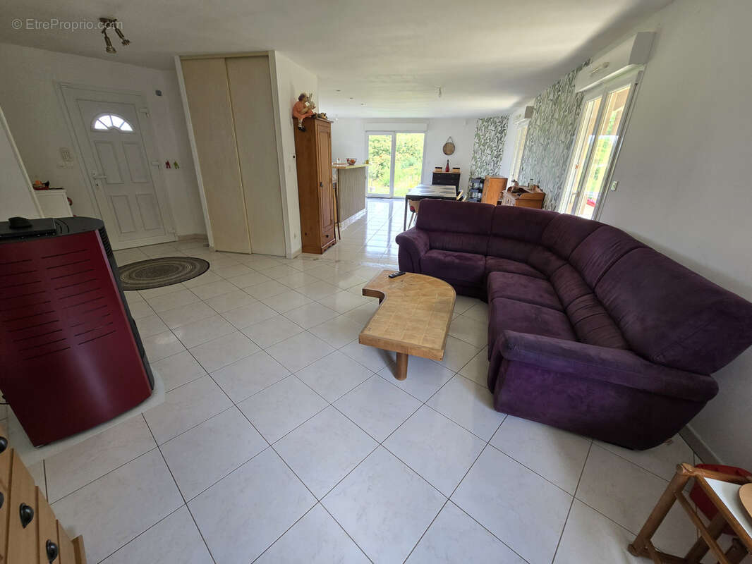 Maison à THIAUCOURT-REGNIEVILLE