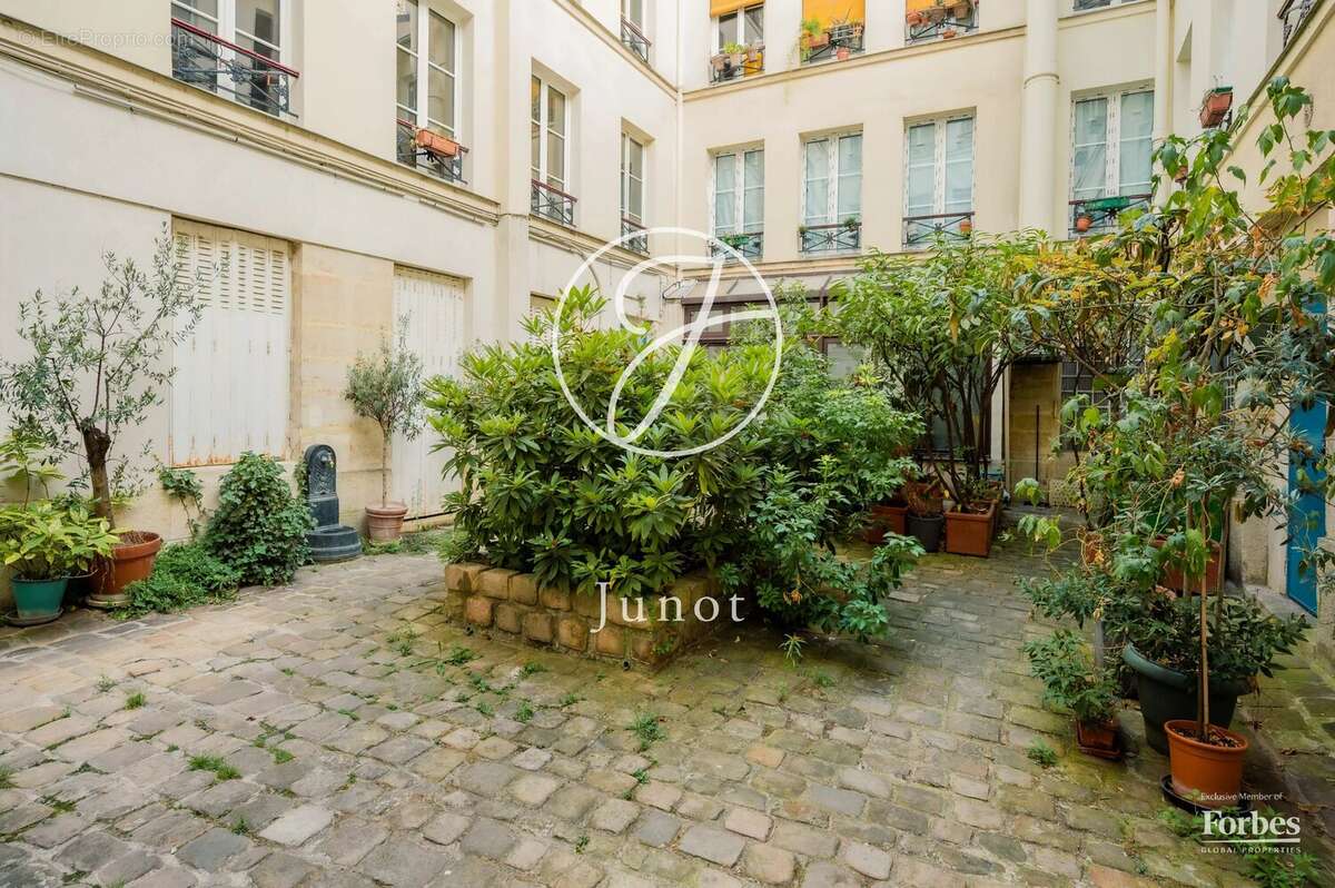 Paris 3e - RUE AU MAIRE / ARTS ET MÉTIERS - Appartement - 2 pièces - 49,63m² Carrez - 1 chambre - Plan optimisé - photo 8