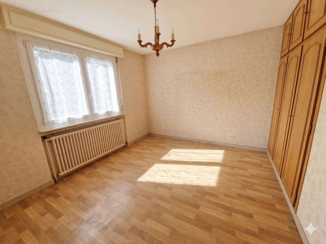 Maison à ISSANS