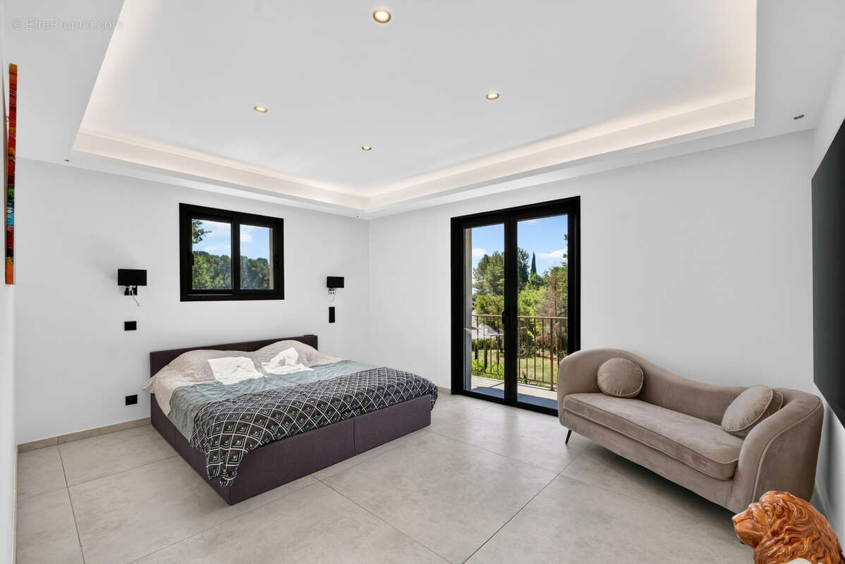 Maison à ROQUEFORT-LES-PINS