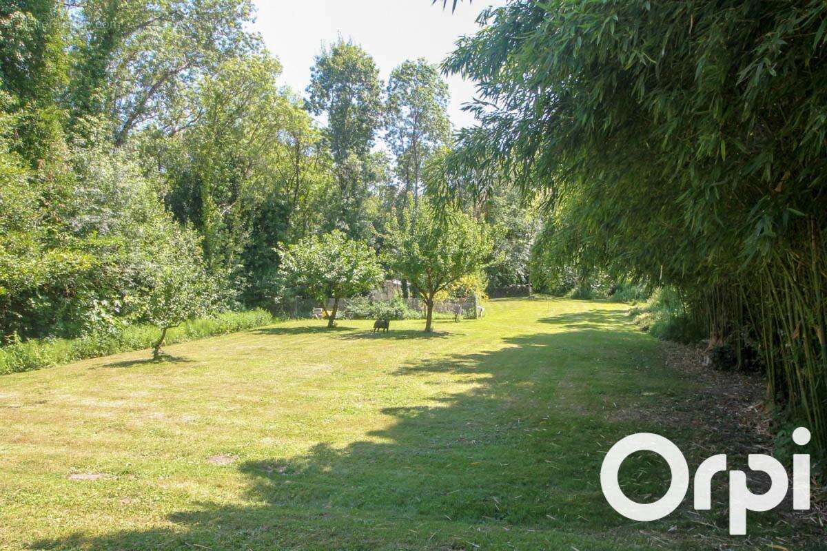 Maison à SAINT-LAURENT-DE-LA-PREE