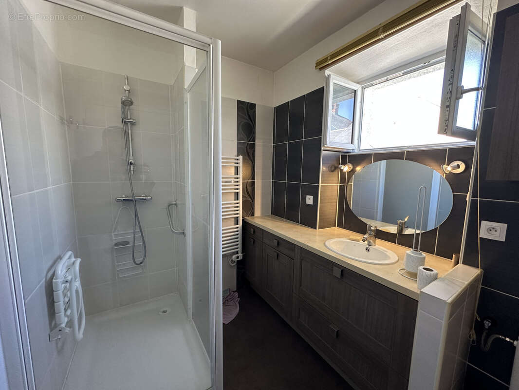 Maison à SAINT-GERVAIS-D'AUVERGNE