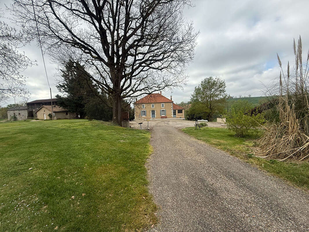 Maison à SAINT-PASTOUR