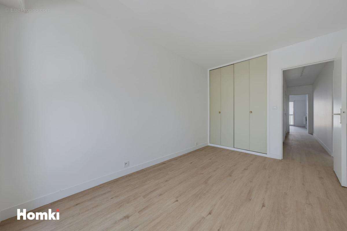 T3 rénové de 67 m² - photo 8