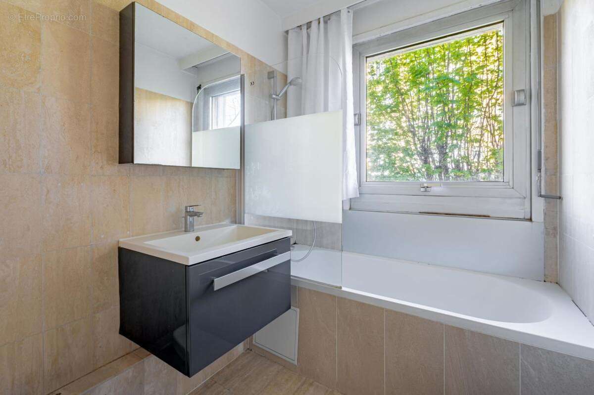 Appartement à PARIS-14E