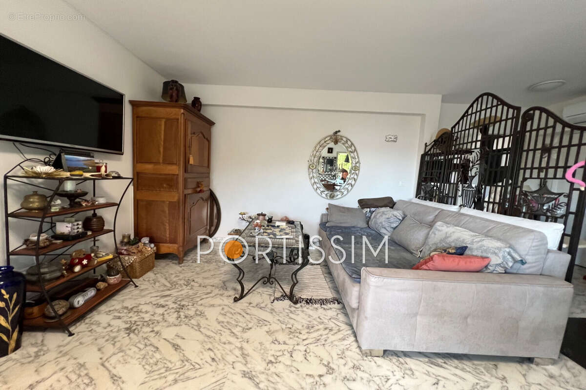 Appartement à SAINT-LAURENT-DU-VAR