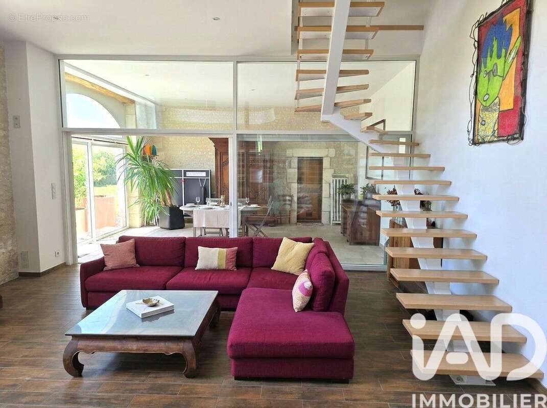 Maison 308 m² à Bouteville  - photo 5
