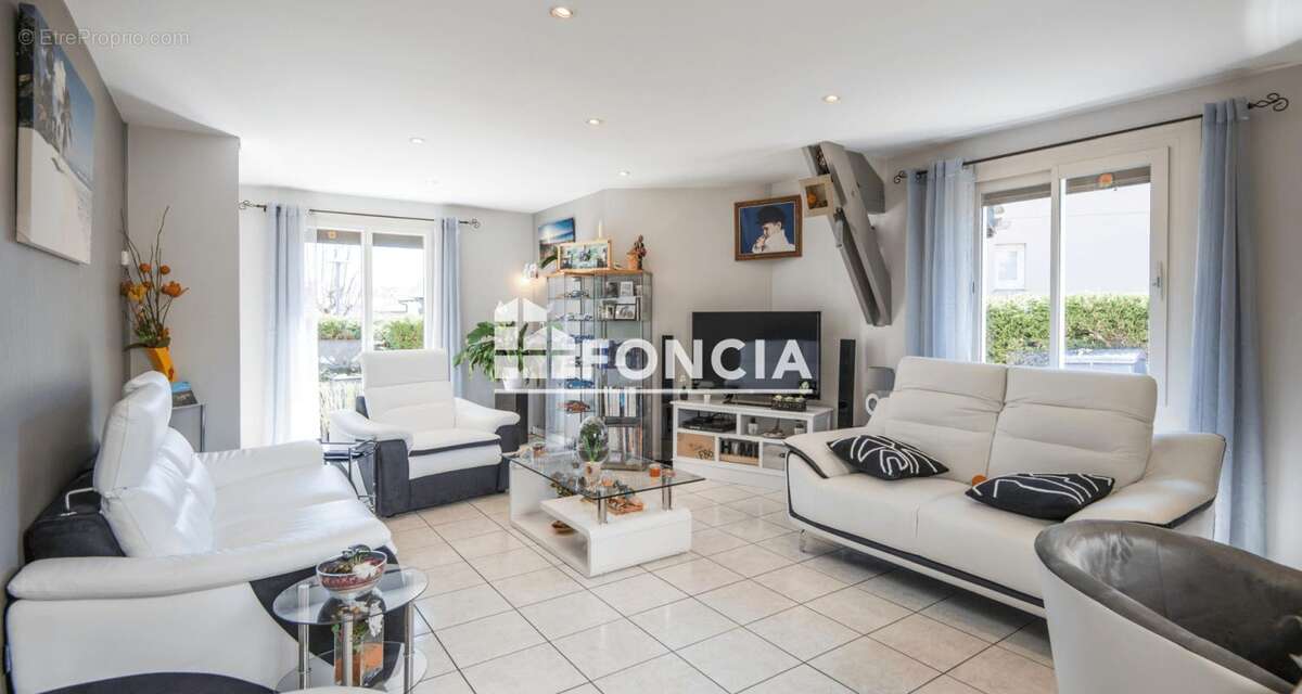 Maison à ONET-LE-CHATEAU