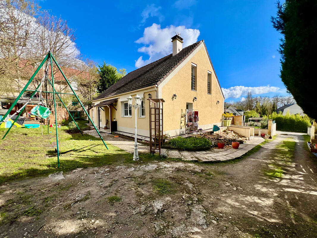Maison à MONTIGNY-LES-CORMEILLES