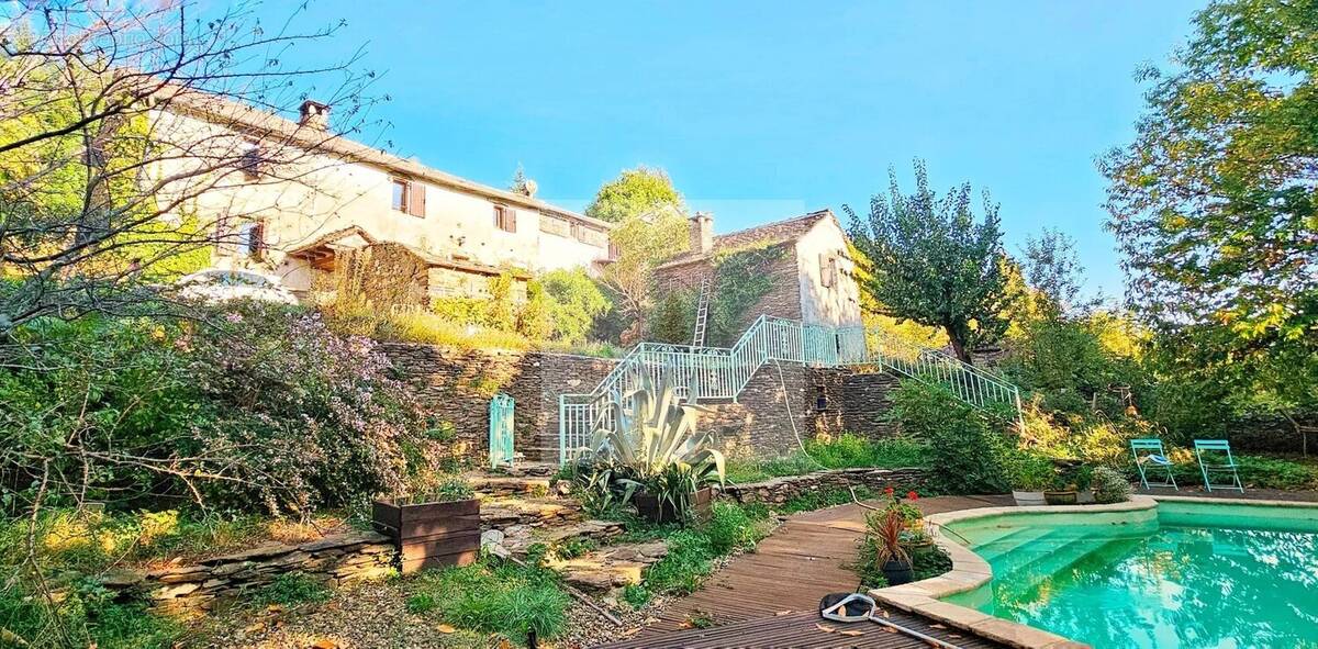 Maison à LE COLLET-DE-DEZE