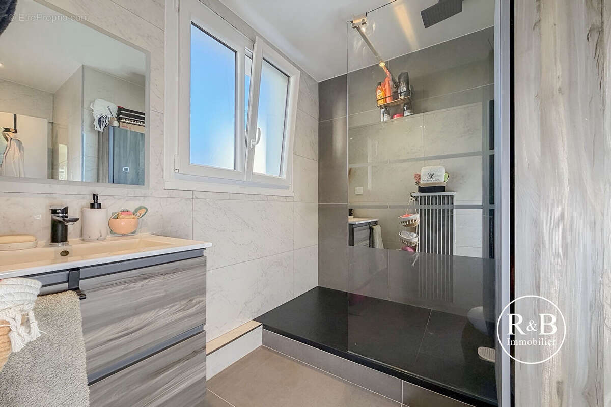 Appartement à LES CLAYES-SOUS-BOIS