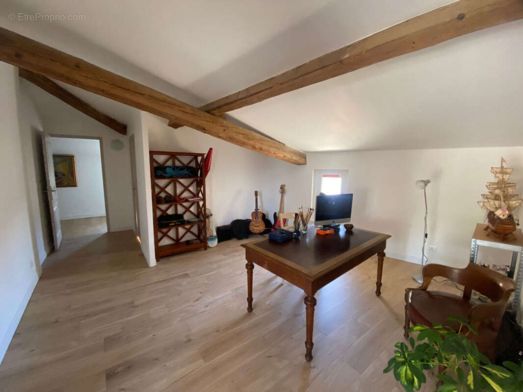 Maison de village du 16eme siècle, 6 pièces d'environ155m2 avec terrasse. - photo 11