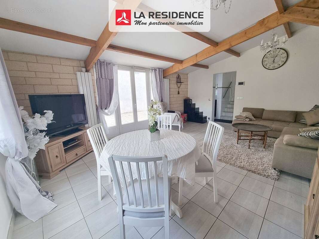 Maison 91 m² à Stains  - photo 2