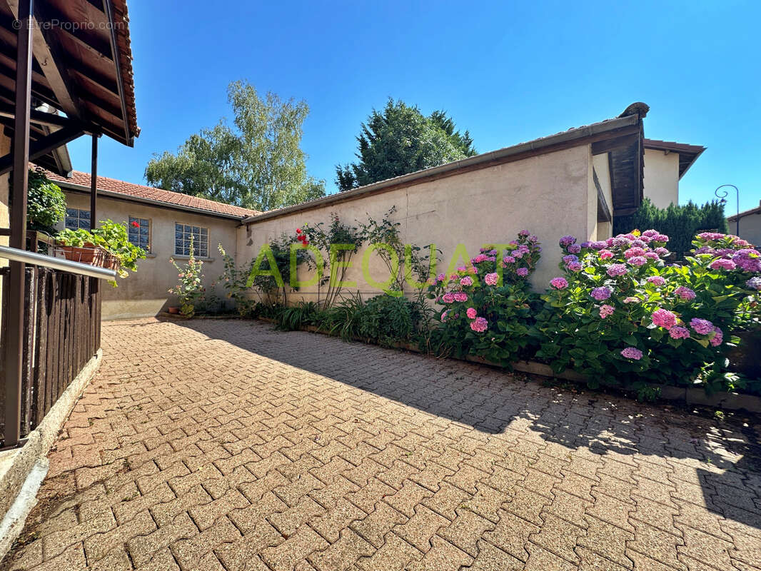 AVEIZE, Maison de village - photo 3