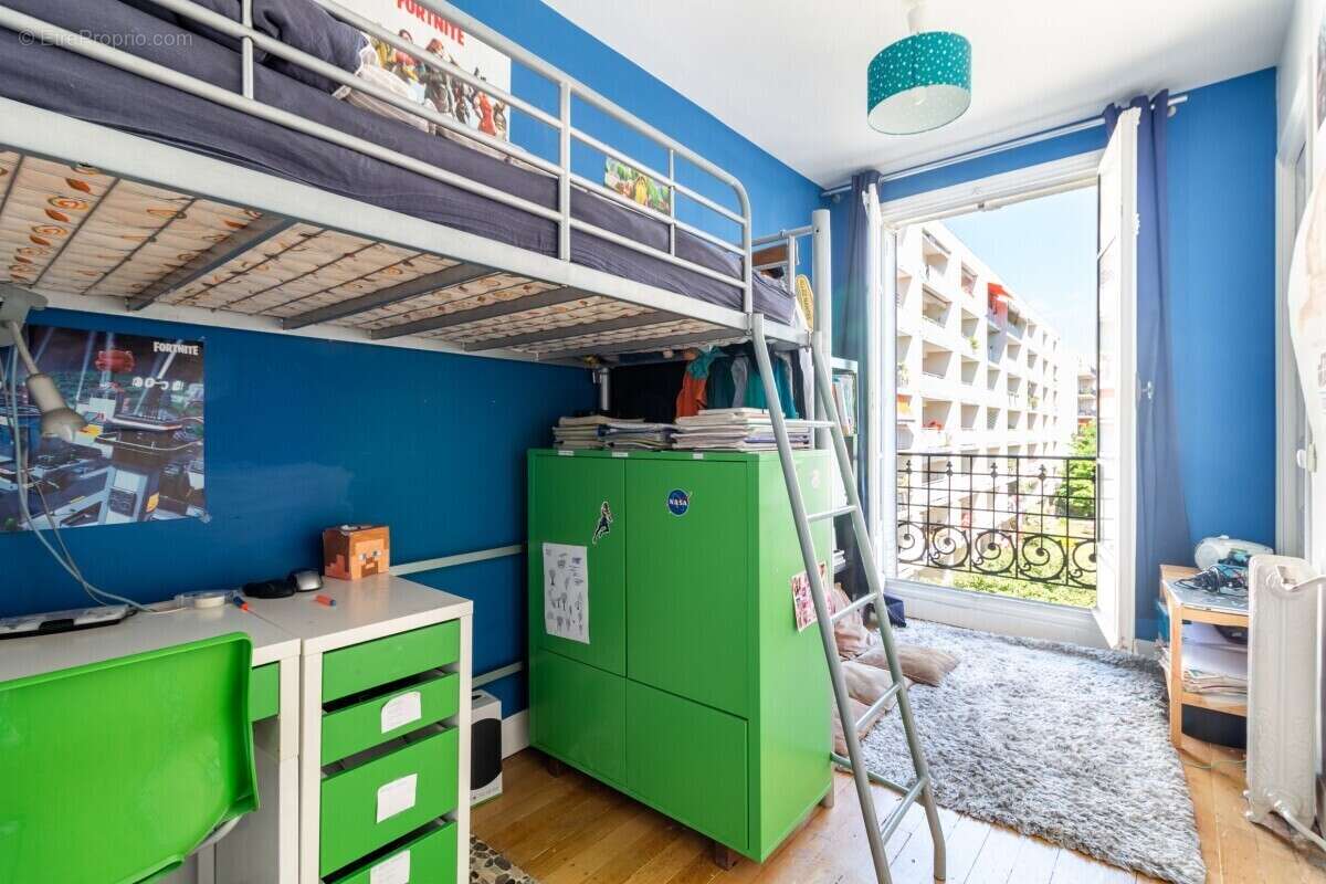 Appartement à COURBEVOIE