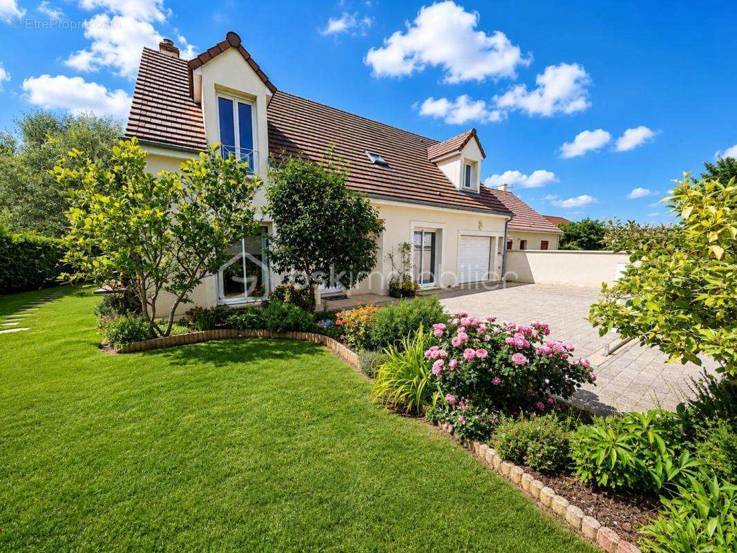 Maison à EPERNON