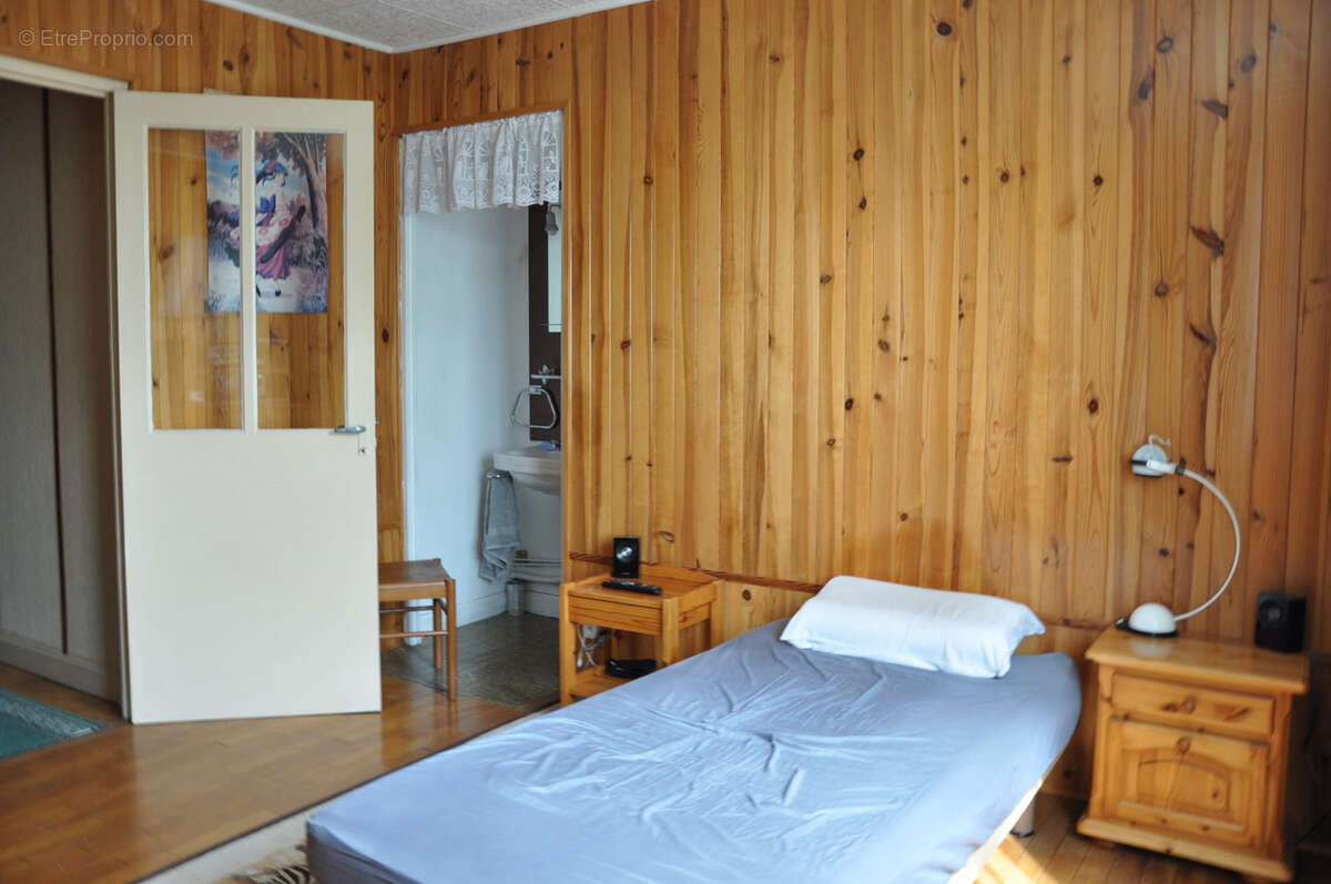 VENTE EN VIAGER OCCUPE, Beau pavillon de 1966, avec 4 chambres, grand jardin paysager et vues superbes... - photo 17