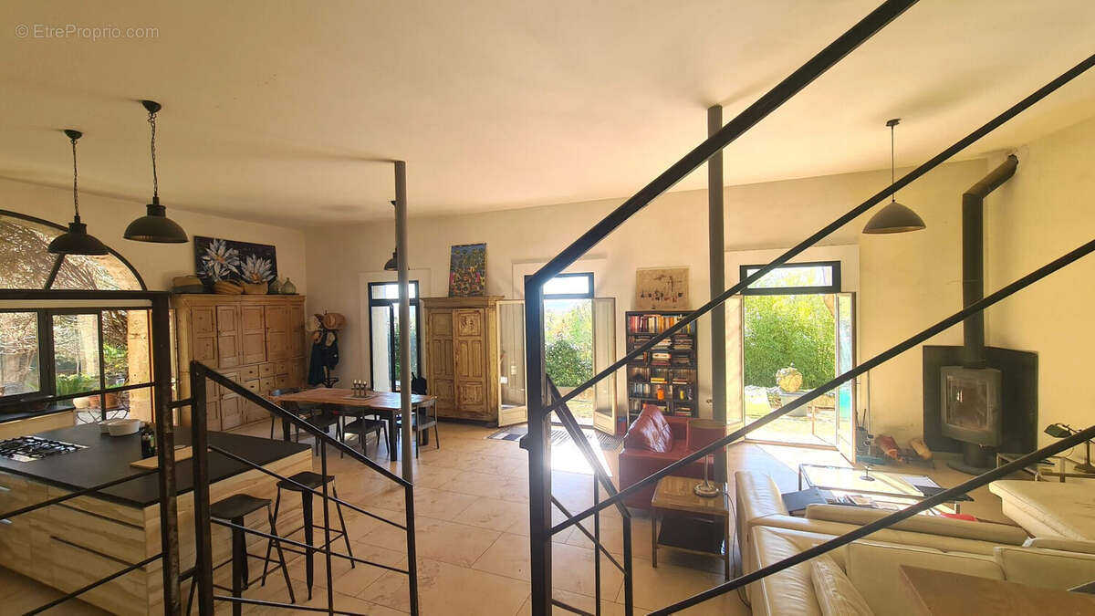 Maison 375 m² à Neffies  - photo 9