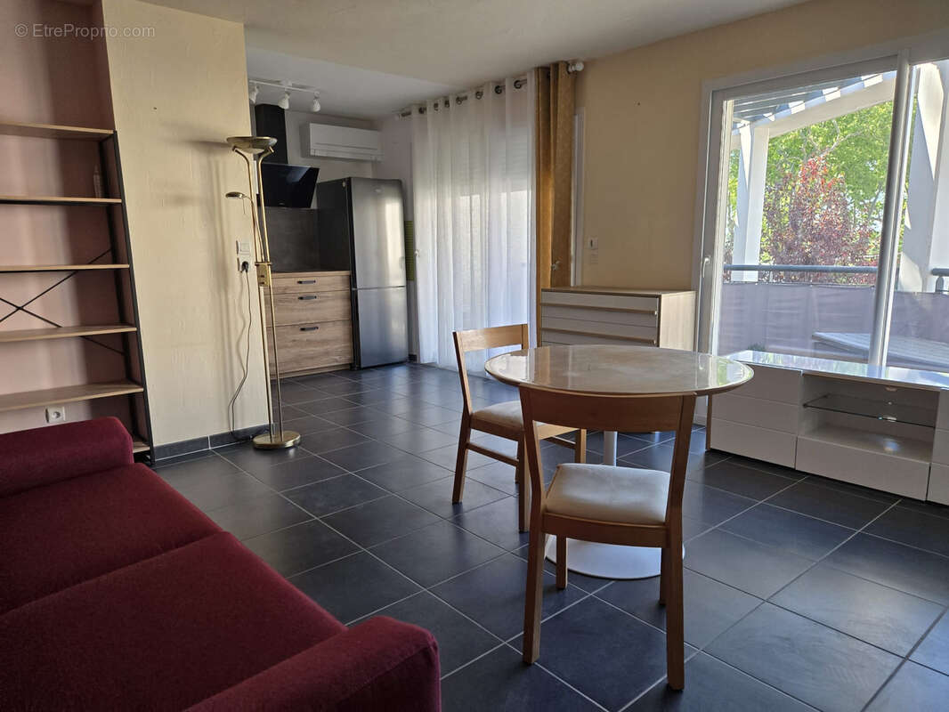 Appartement T2 avec terrasse et parking privatif - photo 2